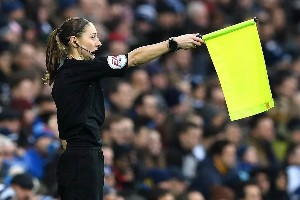 The Offside Rule Concept in Football: A Clear Explanation